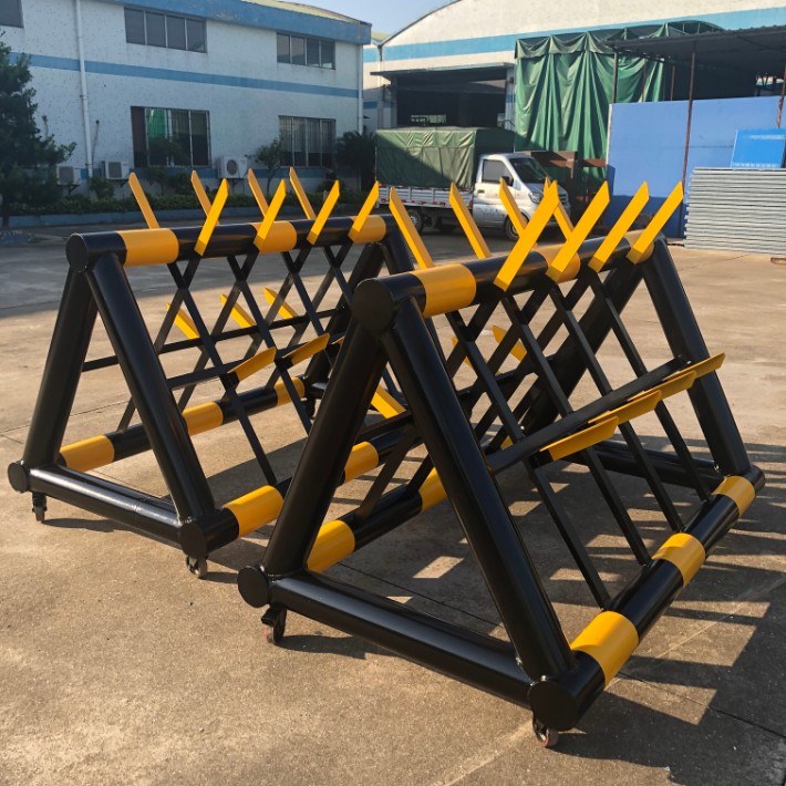 門口安全防護(hù)設(shè)施3米長(zhǎng)防沖撞拒馬護(hù)欄